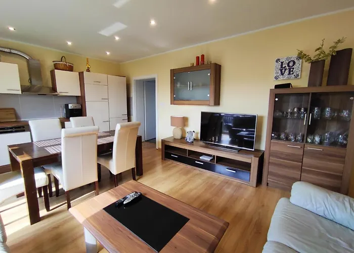 Apartament Gornyslask Blisko Jeziora - 120Qm - 3 Sypialnie Z Parkingiem I Klimatyzacja - Flat Uppersilesia With Parking & Air Conditioning - Ferienwohnung Oberschlesien Mit 3 Schlafzimmern Inklusive Parkplatz Und Klima - Naehe Badesee Und Sandstrand
