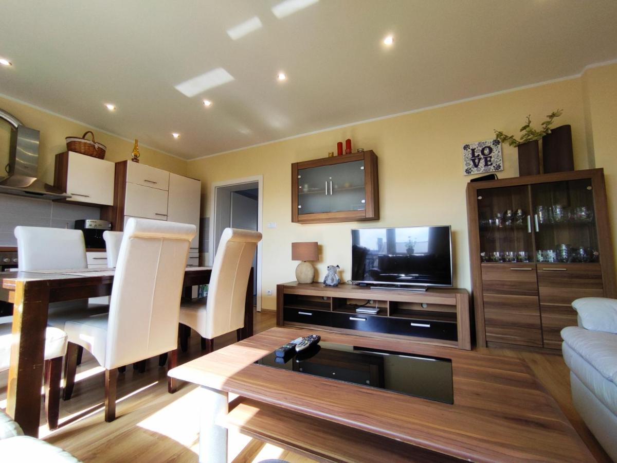 Gornyslask Blisko Jeziora - 120qm - 3 Sypialnie Z Parkingiem I Klimatyzacja - Flat Uppersilesia With Parking & Air Conditioning - Oberschlesien Mit 3 Schlafzimmern Inklusive Parkplatz Und Klima - Naehe Badesee Und Sandstrand * Niewiesze